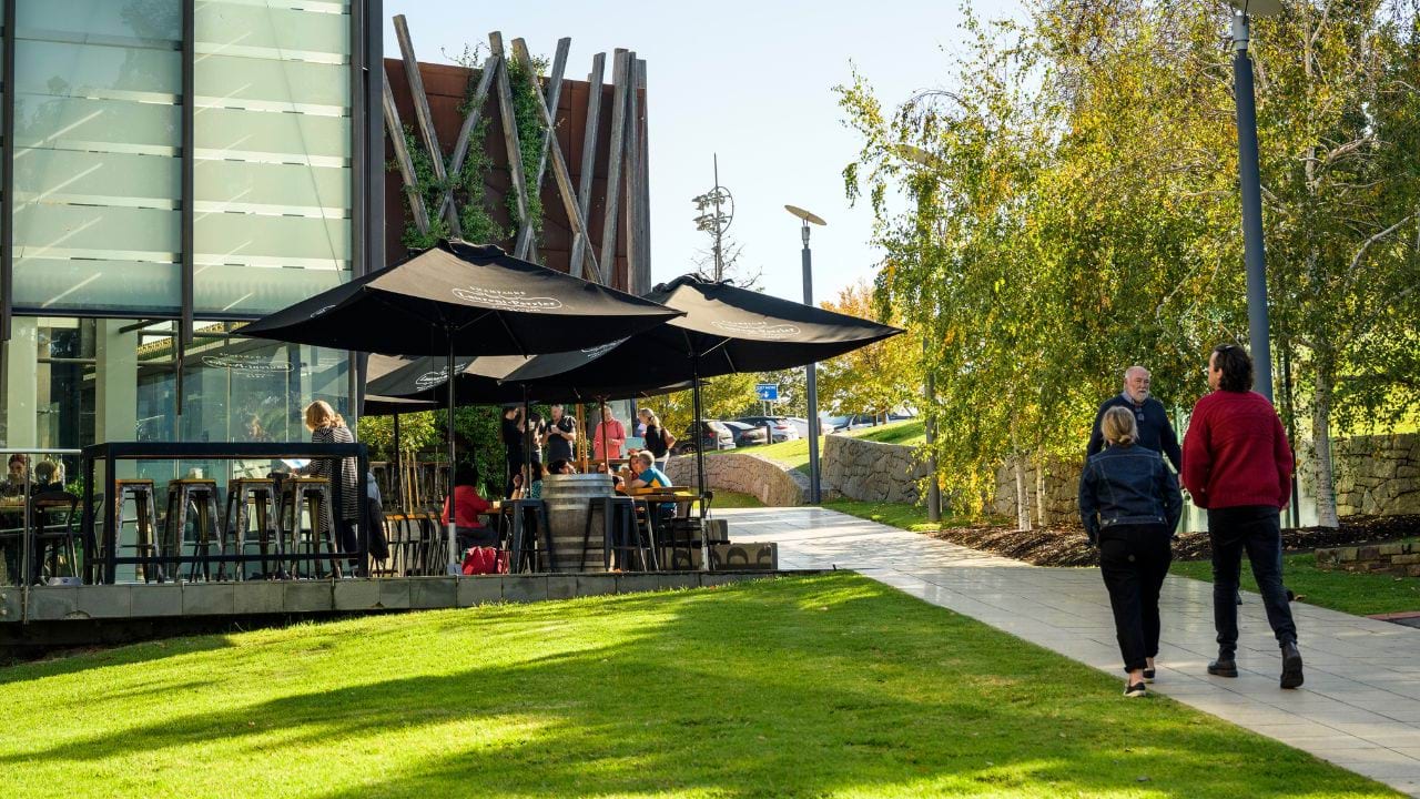 People walking near Bendigo Art Gallery